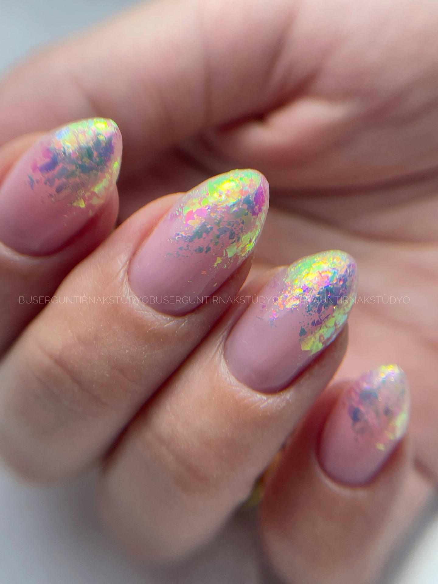 Buse Ergün Tırnak Stüdyo'da premium nail art uygulaması